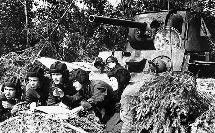 танк кв 1942 год. экипаж танка кв-1. танк кв-1 в бою. танк кв-1 в великой отечественной войне.