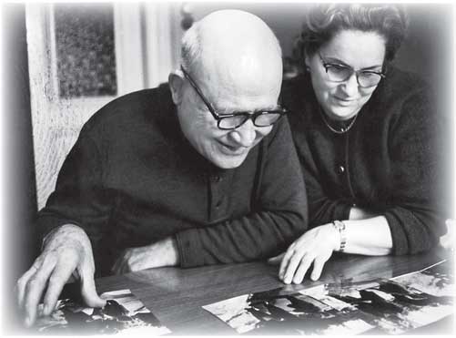 Конев жена. Конев жена. Маршал конев с семьей. Маршал конев 1945. Конев жена.