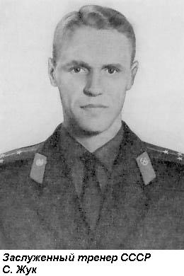 С эмблемой ЦСКА